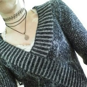 Peppered knit pull over v-neck long sleeve sweater